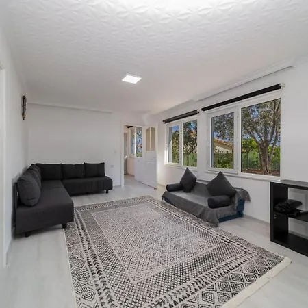 Serene House With Sea View And Garden In Muratpasa Διαμέρισμα