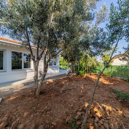 Serene House With Sea View And Garden In Muratpasa Antalya